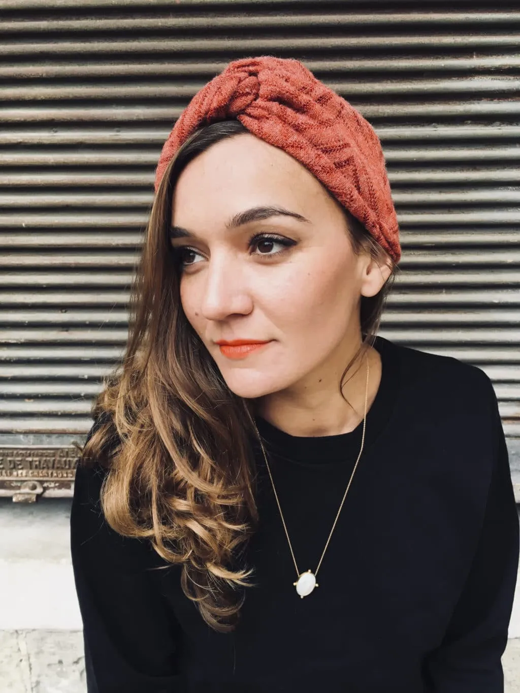 Bonnet style turban vintage taupe