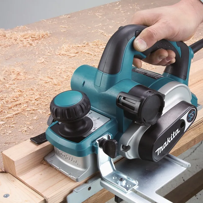 Rabot électrique à battue 82 mm KP0810CJ Makita